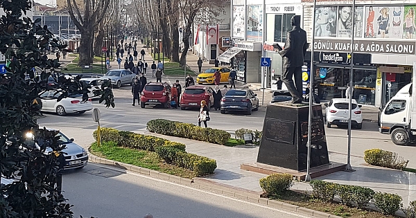 Hendek'te Kısıtlama öncesi Vatandaşlar güzel havanın tadını çıkardı