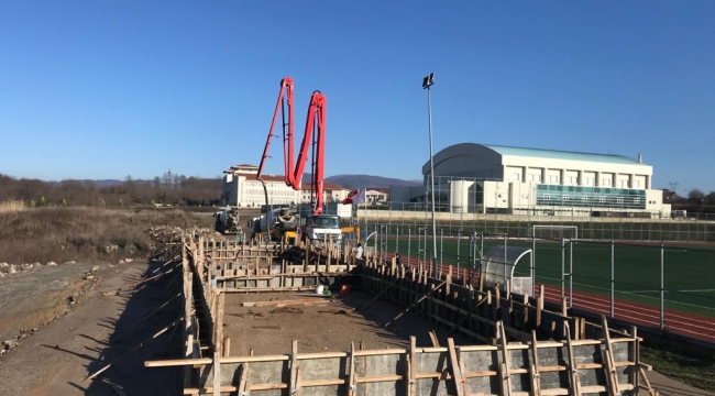 Hendek'e 400 kişilik tribün inşa ediliyor.