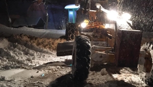 Hendek'te karla mücadele sürüyor