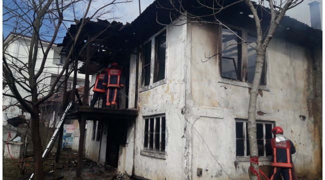O ev yine yandı