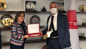  Babaoğlu hibe aracı Fatma Şahin'den teslim aldı