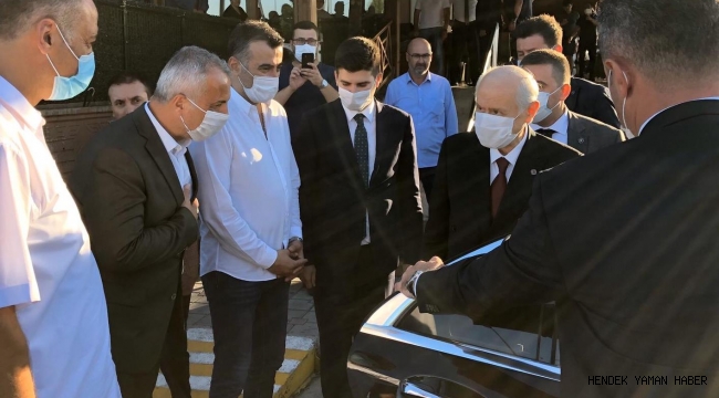 DEVLET BAHÇELİ HENDEK'TE MOLA VERDİ