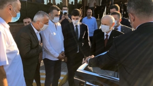 DEVLET BAHÇELİ HENDEK'TE MOLA VERDİ