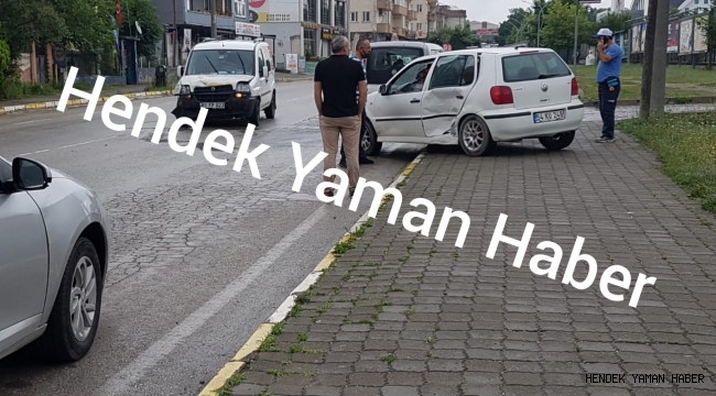 Hendek'te Maddi Hasarlı Kaza