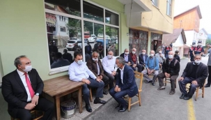 Vali Kaldırım Dikmende Çocuklar İle Top Oynadı