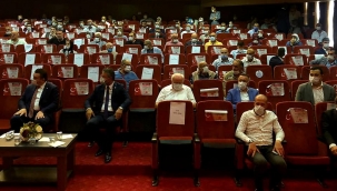 Halil Hakan Oturak MHP Adapazarı İlçe Başkanı seçilerek güven tazeledi. 