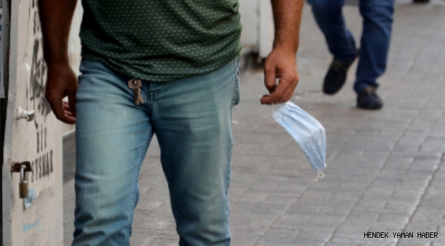 Hendek Caddelerinde Maskeler Elde Süs Oldu