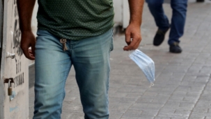 Hendek Caddelerinde Maskeler Elde Süs Oldu