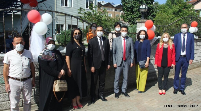 GÖKYÜZÜNÜN ALTINDA SEVGİYE MESAFE YOKTUR