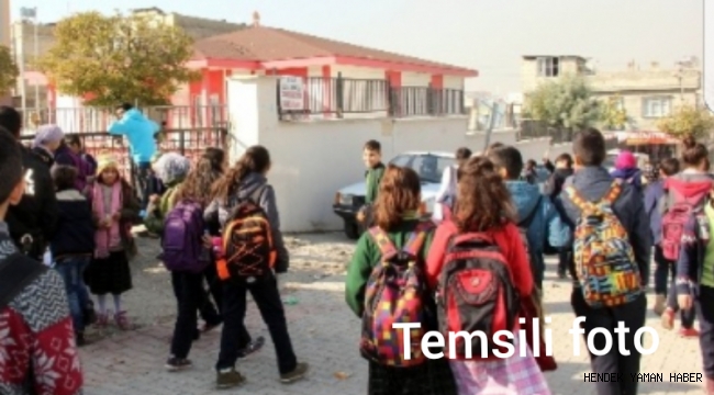 Hendek'te Okul Çıkışı Veli Yoğunluğu Endişelendirdi