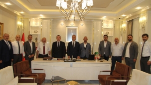  Turgut Babaoğlu, MHP Hendek İlçe Başkanı Burhan Namlı’yı ve yönetimini makamında ağırladı