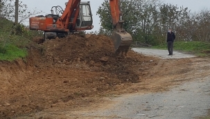 Yeşil Köyde Yollar Genişliyor