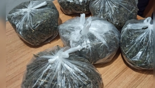 Yakalanmamak İçin Esrar Dolu Poşetleri Dere Yatağına Attılar