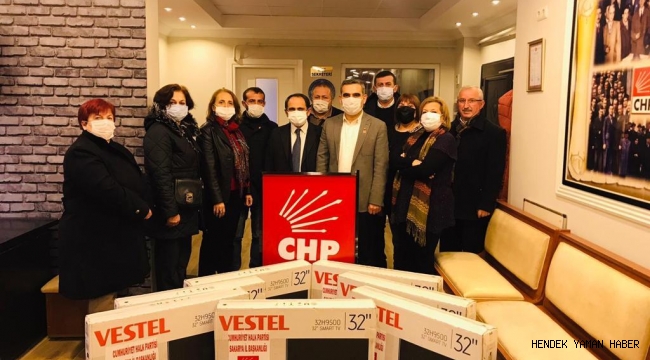 Cumhuriyet Halk Partisi Hendek'te  İhtiyaç Sahibi Öğrencilerin Yanında