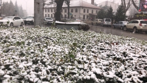 Hendek İlçe Merkezi'nde Kar Yağışı Başladı