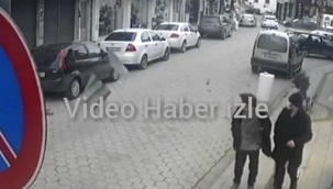 Hendek'te Lodos Nedeniyle Çatıdan Kopan Parçalar Korku Yarattı