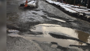 Hendek'te Yağan Kar Sonrası Çukurlara Teslim Olduk