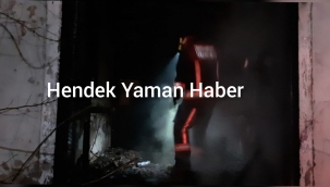  Hendek Çakallık Mahallesin'de İki katlı Metruk ev yangını