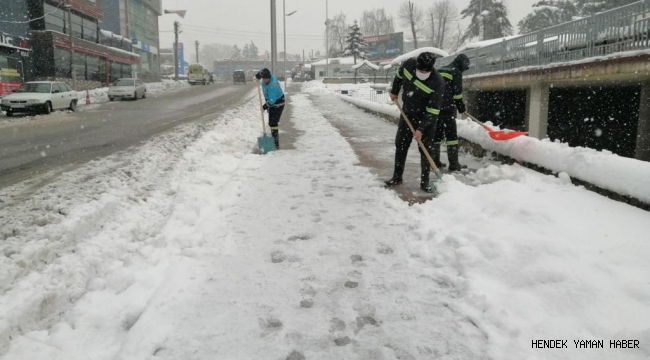 Hendek  Belediyesi 91 Mahallede Karla Mücadele Çalışmalarına Ara Vermeden Devam ediyor.