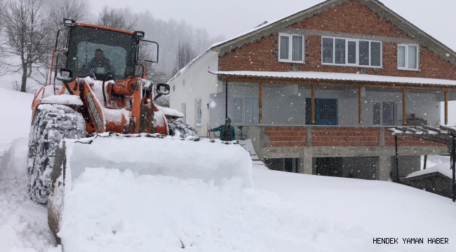 Hendek Dikmende Kar Kalınlığı 1 Metreye  Yaklaştı