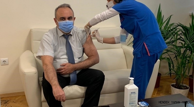 Hendek Kaymakamı Halil İbrahim Acır Koronavirüs Aşısı Oldu