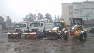 Hendek’te Belediye Ekipleri Kar Nöbetinde