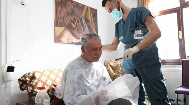 Sakarya Büyükşehir’den yaşlılara evde berber hizmeti