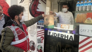 Sakaryada Cadde esnafına Büyükşehir’den ücretsiz maske ve dezenfektan