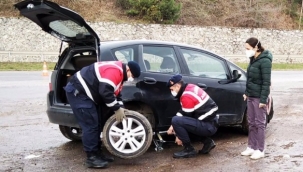 Sakarya'da Jandarma Sağlıkçıların Yardımına Koştu