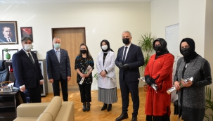 Başkan Babaoğlu 8 Mart Dünya Kadınlar Gününde Çiçek Dağıttı