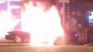 Hendek'te Otomobil Alev Alev Yandı