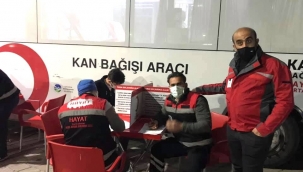 Hendek Hayat Arama Kurtarma derneği Kızılay'a kan Verdiler