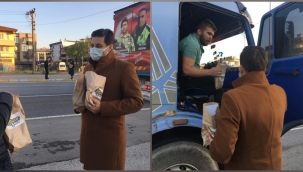 Hendek Ak Parti İlçe Teşkilatı İftara Yetişemeyenlere İftariyelik Dağıttı