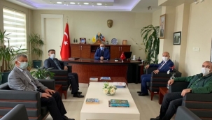 Hendek Muhtarlar Dernek Başkanı Yağlı ve Ekibi Kaymakam Acır'ı ziyaret etti