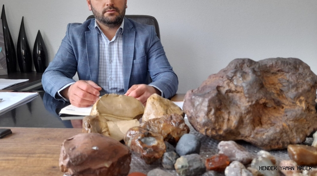 Sakarya'da Hobi İçin Çıktığı Doğa Yürüyüşünde Göktaşı Buldu