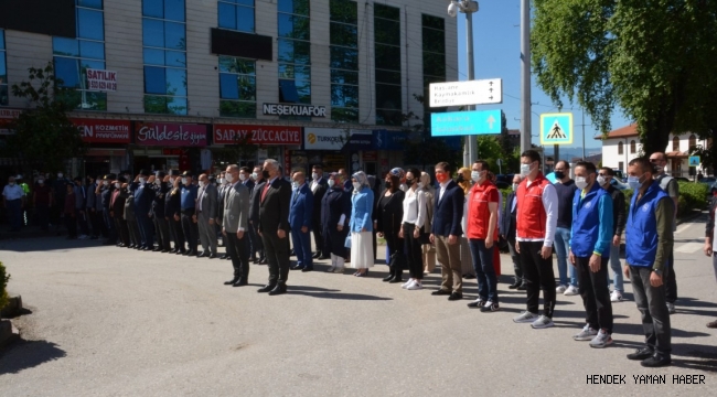 Hendek Cumhuriyet Meydanı'nda 19 Mayıs Törenle Kutlandı