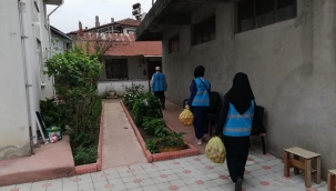 Hendek’te Diyanet Görevlileri İhtiyaç Sahibi Ailelere Erzak Kolisi Dağıttı
