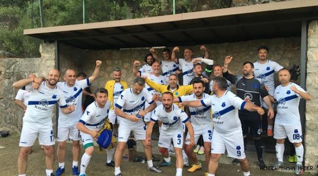 Hendek Veteranlar Takımı Marmaris’de Namağlup Şampiyon Oldu