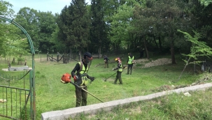 Mezarlıklar Bayrama Hazırlanıyor