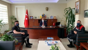 Hendek Hayat Arama Kurtarma Derneğine Kaymakam Acır’dan Teşekkür Belgesi