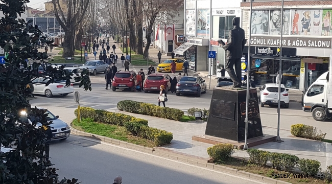 Hendek'te Maskeyi Çene Altına Takma Sezonu Açıldı