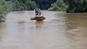 Nehirde Kaybolan Genci Arama Çalışmaları Devam Ediyor