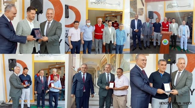 Hendek Kızılay Şube Başkanlığından Hayırsever Vatandaşlara Plaket 