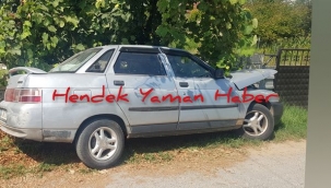 Hendek Yeşilköy'de El Freni Boşalan Otomobil Bahçe Duvarına Çarparak Durabildi