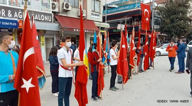 HENDEK' MEYDANDA CUMHURİYETİN 98. YIL KUTLAMALARI TÖRENLE BAŞLADI