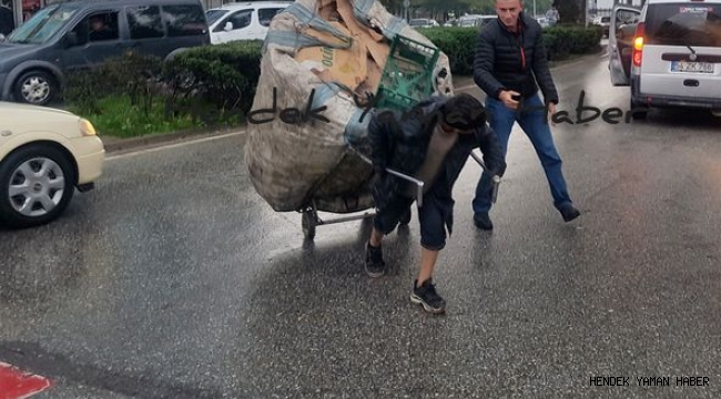 Hendek Meydanda İnsanlık Ölmemiş Dedirten Hareket