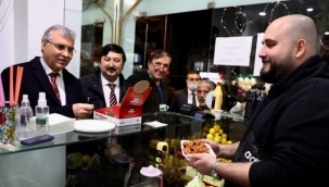 Başkan Ekrem Yüce Hendek Meydanda Esnafla Bir Araya Geldi 