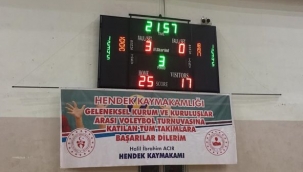 Hendek Kaymakamlık 15 Temmuz Şehitleri Voleybol Turnuvası Çekişmeli Maçlarla Devam Ediyor