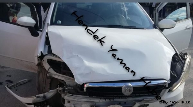 Hendek Yeni Mahallede Otomobilin çarptığı motosikletli kuryenin ayağı kırıldı!