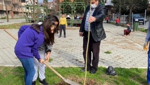 Hendek Belediye Başkanı Turgut Babaoğlu hediyeleriyle ailelerin yüzünü güldürmeye devam ediyor